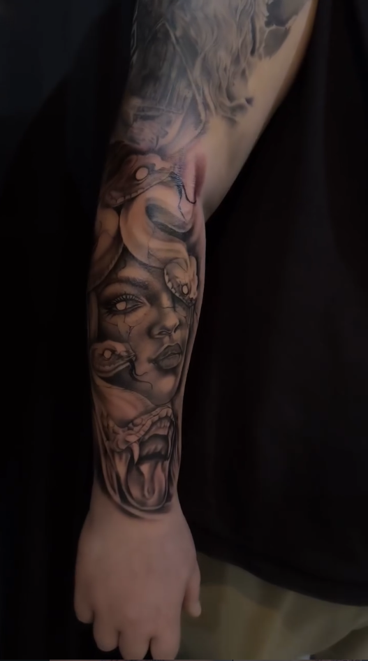 Fineline Tattoo
